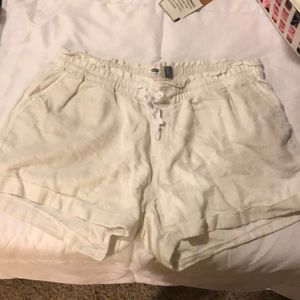 white linen shorts